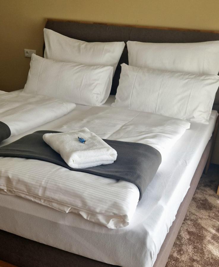 Hotel Rhin Inn Fehrbellin ภายนอก รูปภาพ