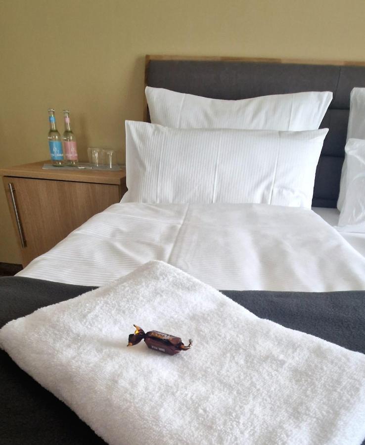 Hotel Rhin Inn Fehrbellin ภายนอก รูปภาพ